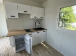 Großer Bürocontainer 8,0×3,0m mit Duschkabine und Küchenmöbeln – Bild 2
