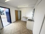 Maßgefertigtes 32 Fuß × 10 Fuß großes Kabinenbüro + Kantine + 1+1 WC-Waschräume, vandalensicher – Bild 4