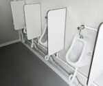 Sanitärcontainer 4×2 m RAL7016 – 4 WC-Kabinen & 4 Pissoirs – Bild 7