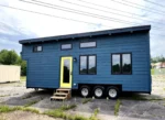Tiny House mit Schlafzimmer und Dachboden im Erdgeschoss – Bild 16