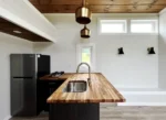 Tiny House mit Schlafzimmer und Dachboden im Erdgeschoss – Bild 14