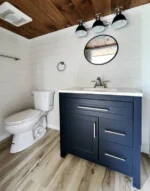 Tiny House mit Schlafzimmer und Dachboden im Erdgeschoss – Bild 4