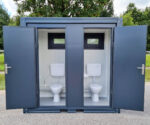 WC Sanitärcontainer mit Doppelkabine – für Mann und Frau – Anthrazit (RAL 7016)