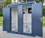 WC Sanitärcontainer mit Doppelkabine – für Mann und Frau – Anthrazit (RAL 7016) – Bild 9