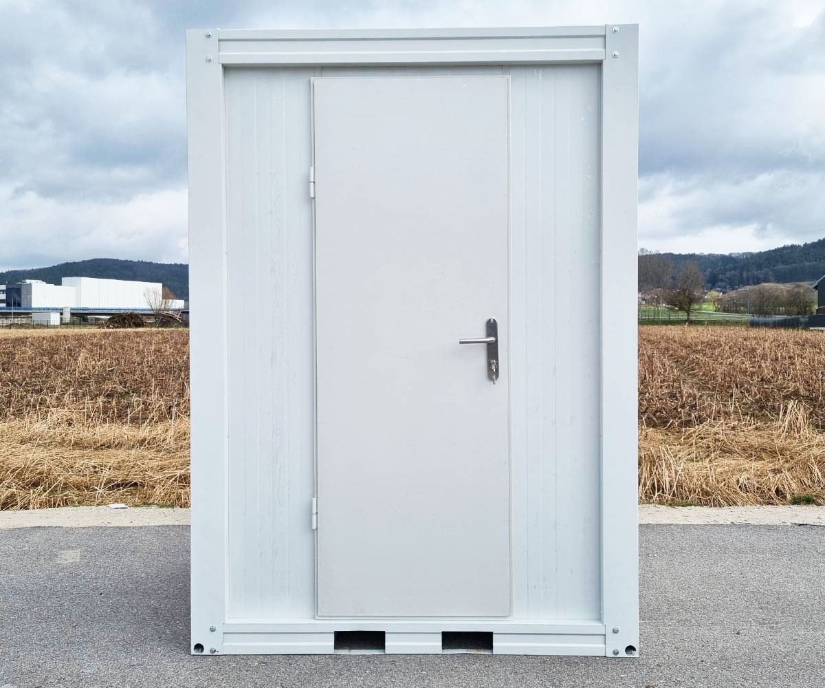 sanitaercontainer_warmwasser_ral9002_vollansicht_1280x1280 Sanitärcontainer RAL 9002 – Klo, Pissoir, Waschbecken mit Warmwasser – Bild 1
