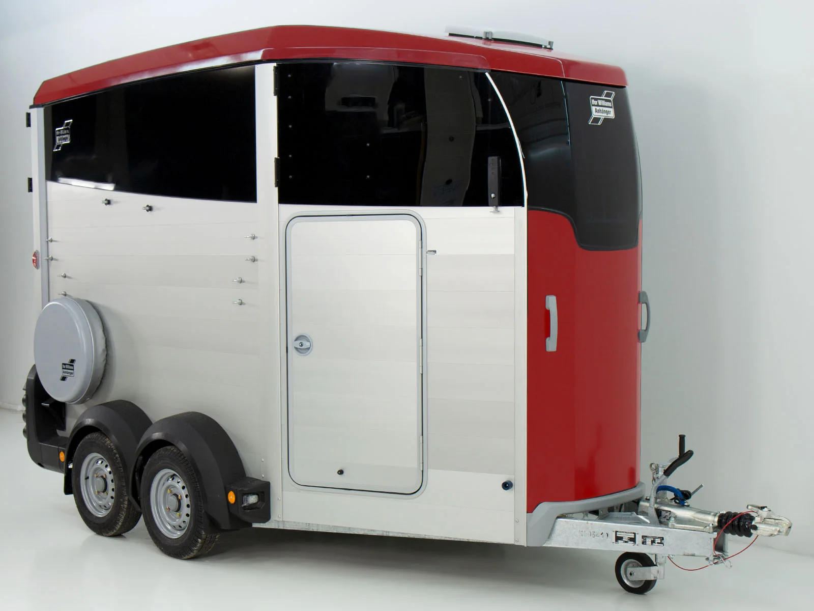 19-ifor-2 Ifor Williams Pferdeanhänger HBX 506 | Sattelkammer | Neues Modell – Bild 1