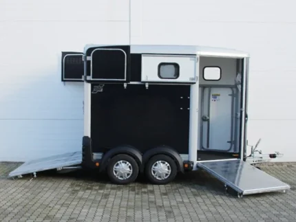 Ifor Williams Pferdeanhänger HB506| Frontausstieg | Klappenkombi| Schwarz-Neu